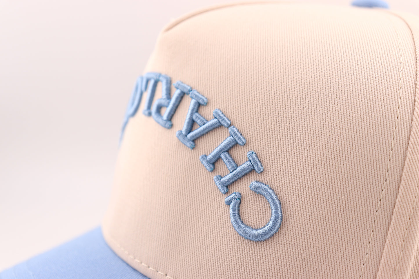 Charlotte Snapback - Off White + Light Blue